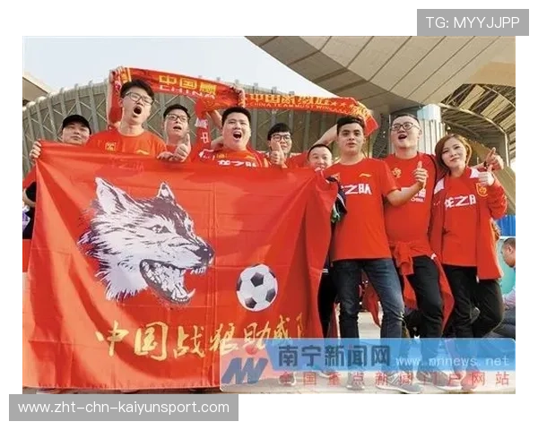 球迷疯狂支持，现场气氛点燃激情！，球迷欢呼视频